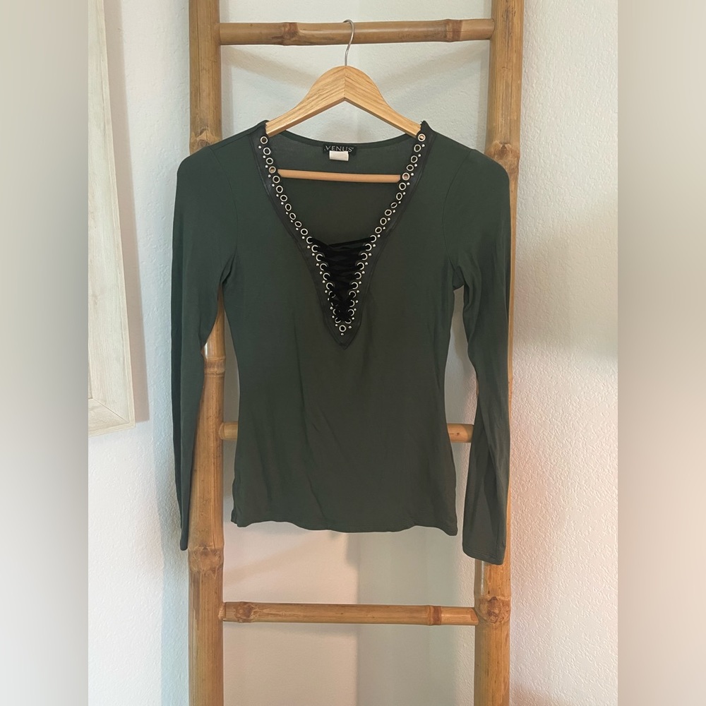 VENUS TOP WITH VELVET LACE UP